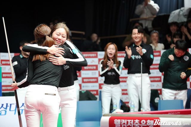 하나카드는 2세트 여자복식에 '한일 여왕' 김가영과 사카이 아야코(일본)를 내보내 플레이오프에서 3승을 거뒀다. 그러나 정규리그부터 계속 패했던 SK렌터카를 만난 파이널에서는 4경기 연속 패배를 당하며 부진했고, 6차전에서 어렵게 1승을 거둔 덕에 하나카드는 벼랑 끝에서 탈출해 7차전으로 승부를 연장할 수 있었다.&nbsp; &nbsp;사진=고양/이용휘 기자