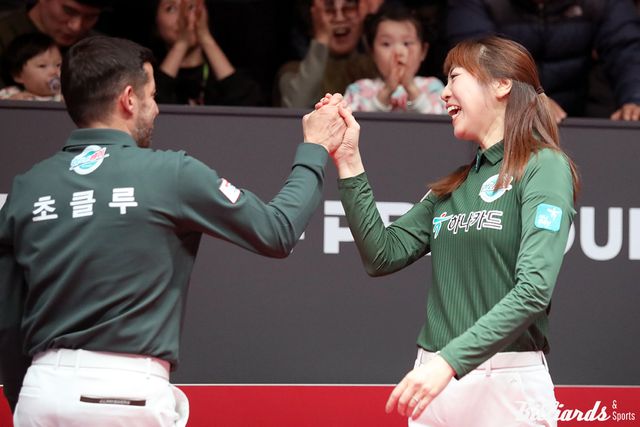 사카이와 초클루는 포스트시즌 파이널에서 6승 1패로 4세트 혼합복식을 장악해 하나카드의 우승을 견인했다.