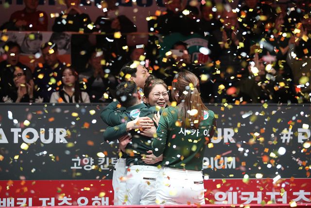 5라운드부터 김가영의 존재감이 살아난 하나카드는 포스트시즌행 막차를 타고 파이널까지 훨훨 날았다. 그리고 마침내 상대전적으로 절대 열세였던 팀들을 모두 제압하고 우승트로피를 차지했다.