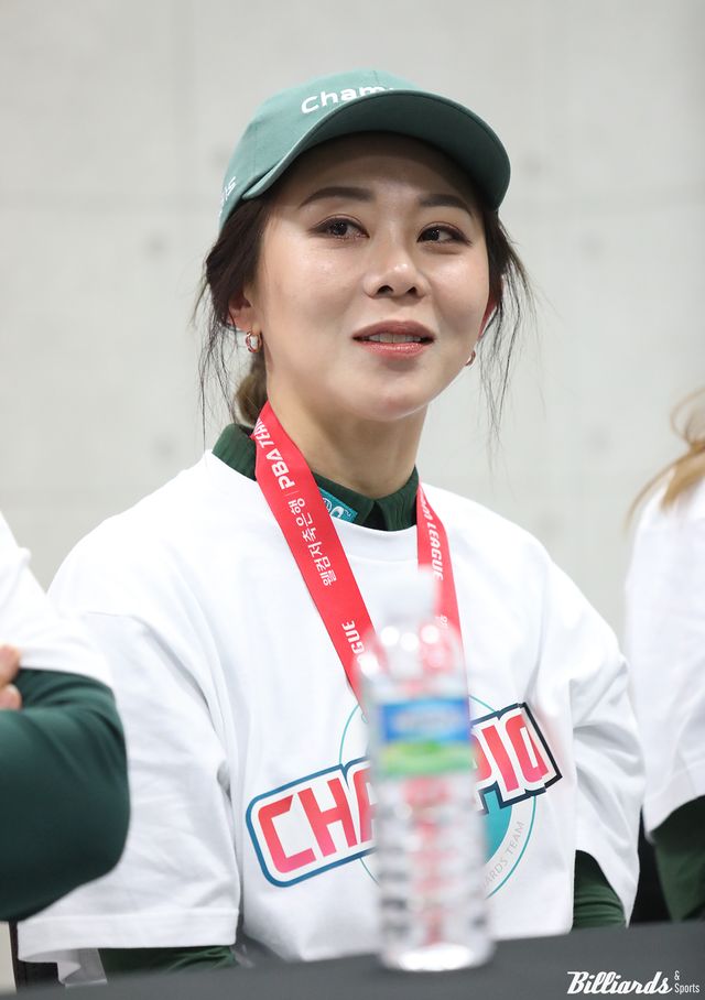 '당구 여제' 김가영(하나카드)은 사상 첫 프로당구(PBA) 팀리그 우승 순간에 '기적 같은 우승'의 과정을 떠올리며 복잡한 감정을 나타냈다.&nbsp; &nbsp;사진=고양/이용휘 기자