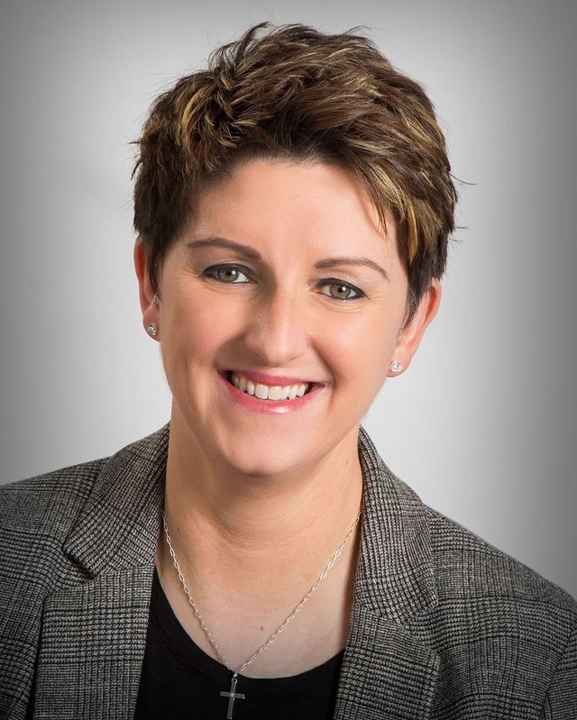 켈리 피셔가 대영 제국 훈장(MBE)을 받았다. 사진=켈리 피셔 SNS