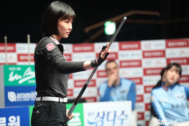 2세트 여자 복식에서 혼자서 8점을 성공시킨 최혜미.