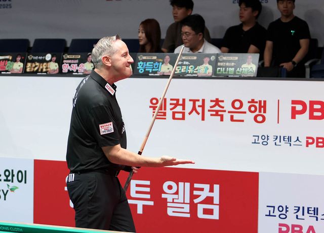 세리머니 하는 SK렌터카의 에디 레펀스