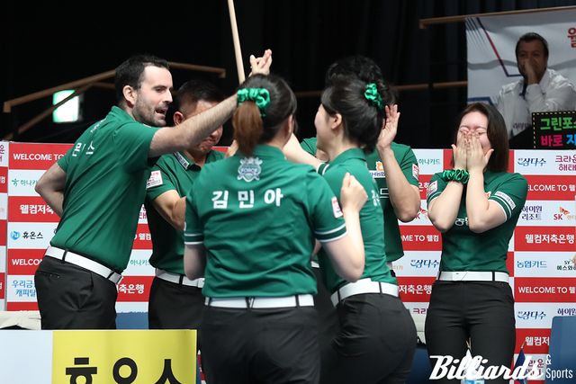 3라운드 우승을 차지한 NH농협카드. 2세트 승리 후 기뻐하는 선수들.