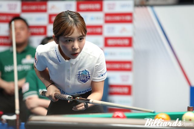 2세트 여자복식에서 하이런 7점을 올린 김민영(우리금융캐피탈)은 퍼펙트큐로 역전승을 노렸다.