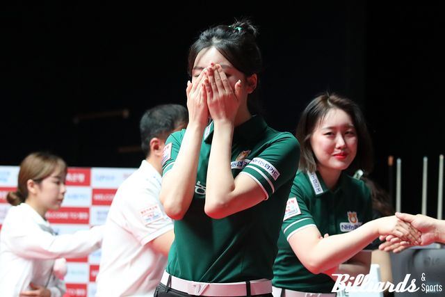 정수빈은 한참동안 기쁨의 눈물을 흘렸다.