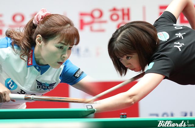 휴온스 이신영(왼쪽)과 하나카드 사카이 아야코(오른쪽)의 맞대결이 6세트에 벌어진다.