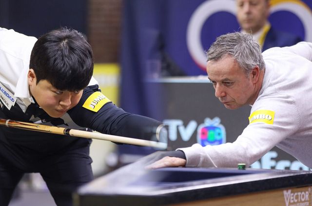 세계선수권 우승자 조명우(왼쪽)와 지난해 베겔 당구월드컵과 직전 포르투 당구월드컵 우승자인 딕 야스퍼스(네덜란드).&nbsp; 사진=SOOP 제공