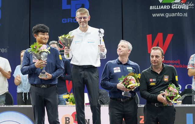 2022년 베겔 당구월드컵 입상자. 왼쪽부터 준우승 이충복, 우승 토브욘 블롬달(스웨덴), 공동 3위 야스퍼스-산체스.