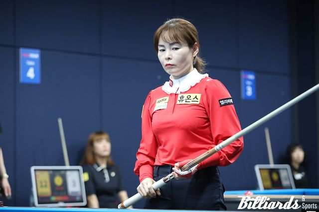 이은희에 16:18로 뒤져 있던 이신영은 마지막 이닝에 2득점을 올리고 하이런에서 앞서며 64강 진출을 확정했다.