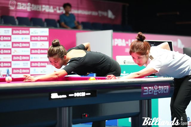 지난 4차 투어 '크라운해태 챔피언십' 64강에서 한 차례 맞대결을 벌인 조예은과 김가영. 당시 뱅킹 장면.