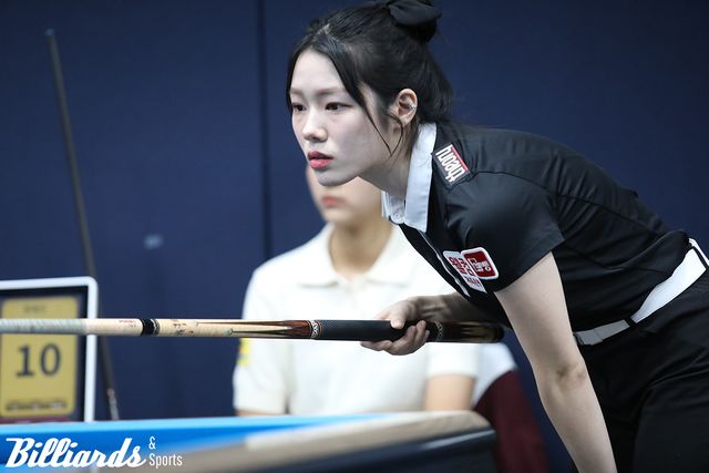 정예진에게 패해 64강 진출에 실패한 김도경.