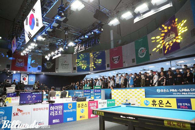 개막식에 참석한 선수들과 내빈들.