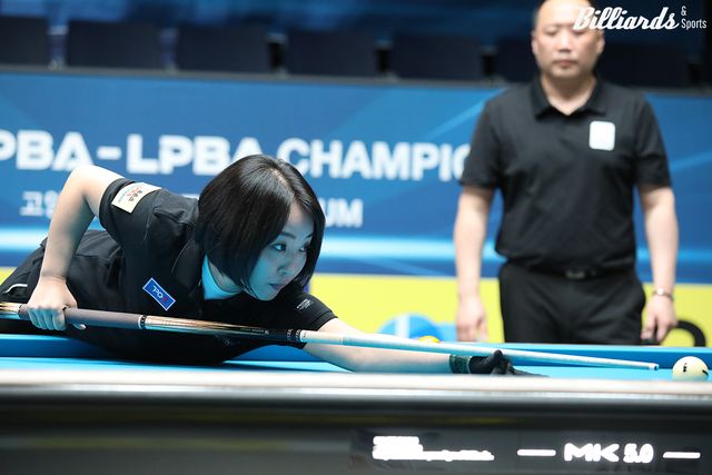 이유주(36)가 '하이런 9점'을 비롯해 8점타 등 맹타를 휘두르며 2차 투어 챔피언 김상아를 64강에서 꺾었다.&nbsp; 사진=고양/이용휘 기자