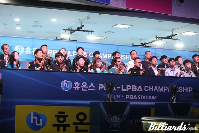 개막식에 참석한 휴온스 소속 선수단.