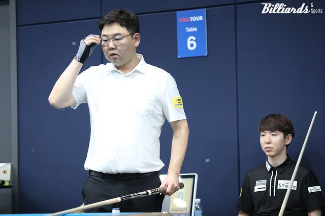 일본의 모리 유스케(에스와이)를 꺾고 16강에 진출한 한국의 고상운.