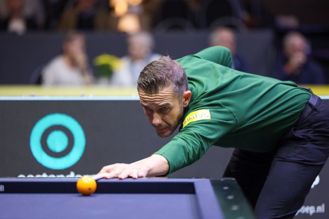 할아버지 레이몽 클루망의 대를 이어 3쿠션 당구월드컵 결승에 도전하는 피터 클루망(벨기에).