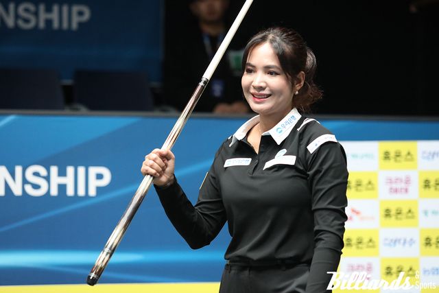 스롱 피아비(우리금융캐피탈)가 전지우(하이원리조트)에게 세트스코어 3-0의 완승을 거두고 시즌 첫 결승 진출에 도전한다. 스롱의 준결승전 상대는 '당구여제' 김가영(하나카드). 김가영은 이번 시즌 2연승을 거두고 LPBA 최다승 기록을 갈아치웠다. 사진=고양/이용휘 기자