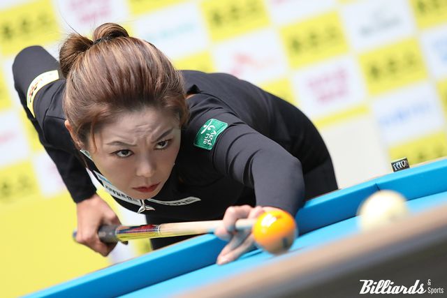 '당구 여제' 김가영(하나카드)이 '캄보디아 당구 영웅' 스롱 피아비(우리금융캐피탈)과 7개월여 만에 벌인 맞대결에서 승리하며 이번 시즌 3연승과 통산 10승을 정조준했다. 김가영은 26일 열린 24-25시즌 5차 투어 '휴온스 LPBA 챔피언십 2024' 준결승에서 스롱에게 3-2로 극적인 역전승을 거두며 결승에 진출했다.&nbsp; 사진=고양/이용휘 기자