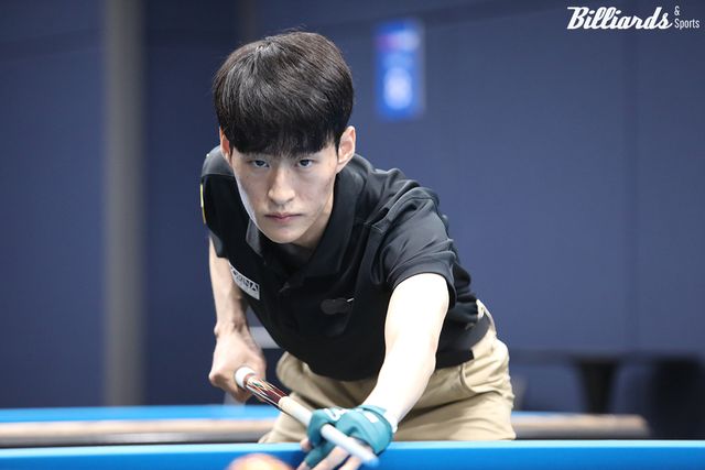 '2000년생 와일드카드' 김홍민이 1부 투어 데뷔전에서 8강에 올라가는 돌풍을 일으켰다. 김홍민은 26일 열린 '휴온스 PBA 챔피언십 2024' 16강전에서 박흥식1에게 세트스코어 3-1로 승리했다.&nbsp; 사진=고양/이용휘 기자