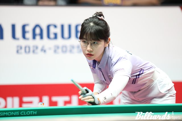 뱅크샷 4개로 단 2분 52초 만에 세트 승리를 차지한 이미래.