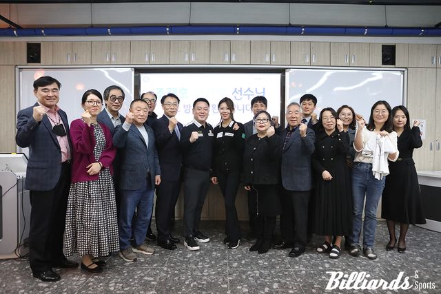 이날 행사에 참가한 학교 관계자들.