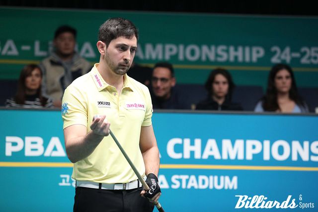 8강에 오른 다비드 마르티네스(크라운해태)는 산체스와 승부를 벌인다.