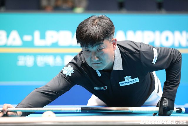 이충복(하이원리조트)이 프로당구 PBA 투어 데뷔 후 첫 4강에 올랐다. 사진=이용휘 기자