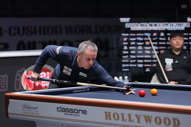 '세계랭킹 1위' 딕 야스퍼스(네덜란드)와 '세계챔피언' 조명우(실크로드시앤티-서울시청)가 벌인 준결승 승부에서 야스퍼스가 막판 관록의 뒷심을 발휘하며 승리를 거두고 '서울 3쿠션 당구월드컵' 결승에 진출했다.&nbsp; 사진=SOOP 제공