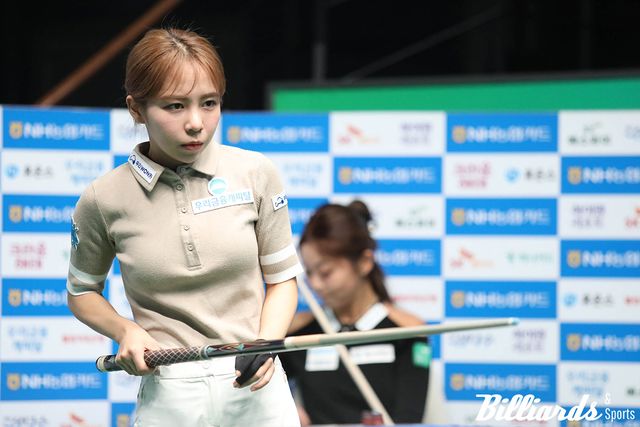 김가영과 결승전 대결 중인 김민영.