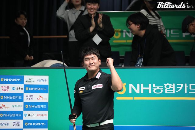 오태준(크라운해태)이 이충복(하이원리조트)을 준결승에서 4-2로 꺾고 6차 투어 'NH농협카드 PBA 챔피언십' 결승에 진출했다.&nbsp; 삿진=고양/이용휘 기자