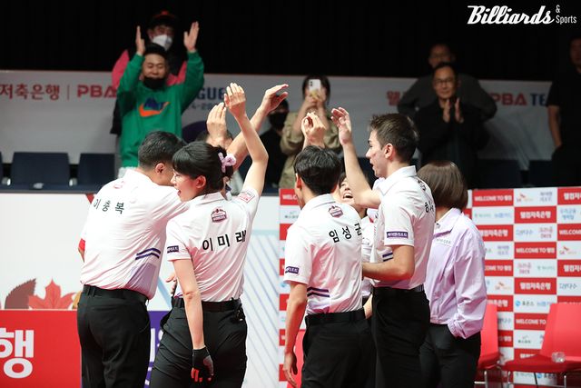 승리 후 화이팅을 외치는 하이원리조트.