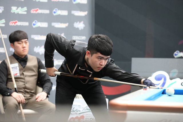 2008년생 김도현은 이번 대회에서 황봉주(시흥체육회)와 김준태를 꺾는 기염을 토하며 16강에 진출했다.&nbsp;