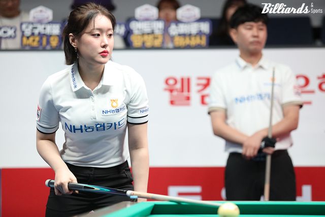 김보미는 NH농협카드의 2라운드 마지막 경기 휴온스전 2세트에서 역전 6점타를 터트려 승리의 물꼬를 튼 뒤 6세트 여자단식에서 역전 끝내기 5점타로 승리에 쐐기를 박았다.