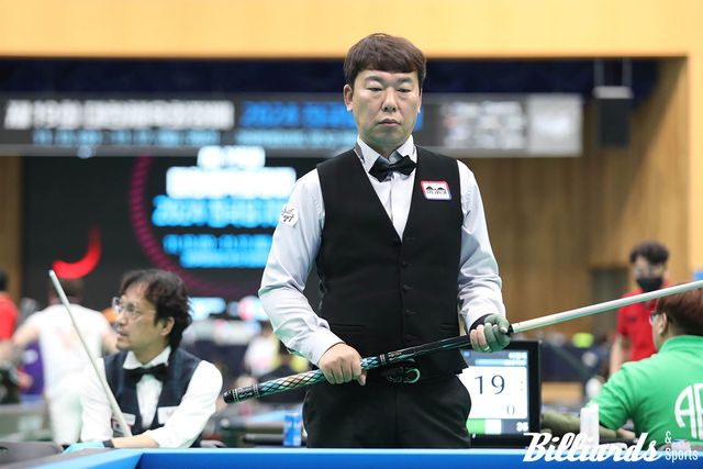 전국대회 첫 8강에 오른 이형래는 정역근을 꺾고 준결승 진출에 성공했다.