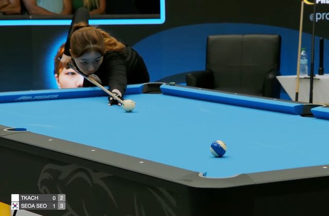 서서아는 1세트를 4:1로 승리한 뒤 2세트도 3:2로 앞서며 마지막 10볼을 남겨두고 세트스코어 2-0을 만들 수 있었으나, 이 공격에서 실수를 범하면서 아쉽게 3:4로 2세트를 역전패했다.