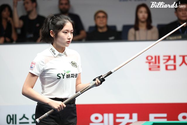 한지은은 2세트 여자복식과 6세트 여자단식에 나와 활약했다.