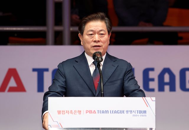 박승원 광명시장이 대회 개막식에서 환영사를 하고 있다.