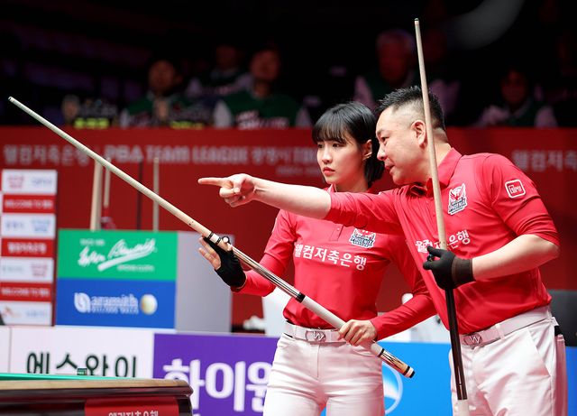 4세트 혼합복식에서 극적인 승리를 거둔 웰컴저축은행 최혜미-서현민.