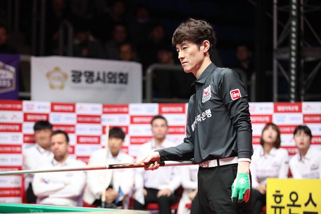 5세트에서 륏피 체네트(하이원리조트)에게 승리한 웰컴저축은행 김임권.