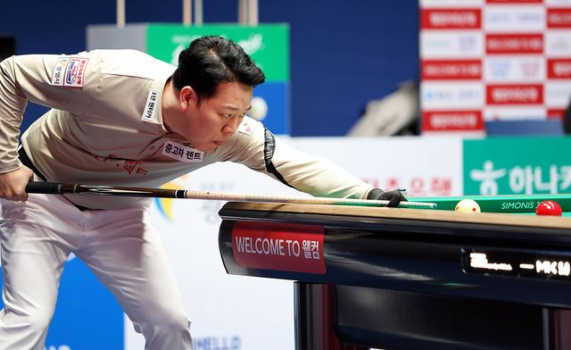 이날 크라운해태전 3세트에서 주장 강동궁은 15:1로 크라운해태의 오태준을 꺾었다.