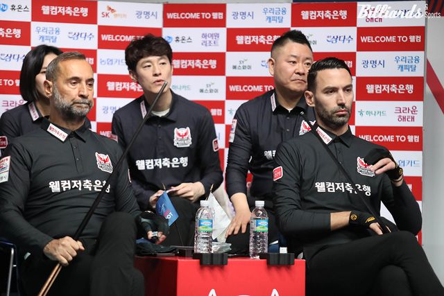 단복식에서 활약하며 웰컴저축은행의 승리를 이끈 세미 사이그너(왼쪽)와 필리포스 카시도코스타스(오른쪽).