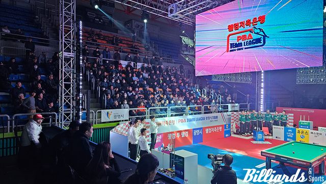 경기장을 가득 채운 관중들.