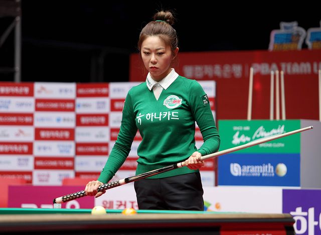 6세트를 승리한 김가영(하나카드).