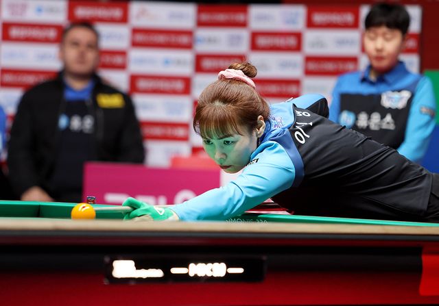 이번 경기도 2세트 여자복식에서 혼자 8점을 득점하며 맹활약을 이어간 이신영(휴온스).