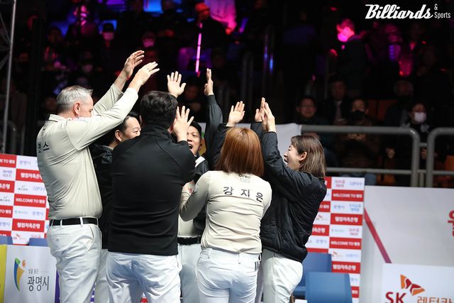 화이팅을 외치는 SK렌터카.