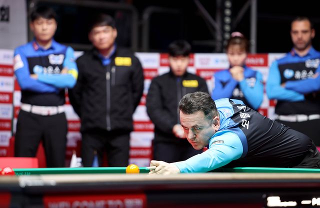 로빈슨 모랄레스(스페인)는 3세트 3이닝에 하이런 9점타를 터트려 2:11에서 11:11 동점을 만들었다.