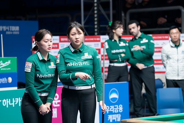 2세트 여자복식에서 호흡을 맞춘 NH농협카드의 김민아와 김보미.