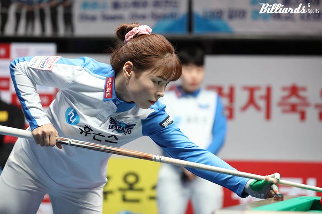 '여자 3쿠션 세계챔피언' 이신영(휴온스)이 팀리그 4라운드에서 2세트 여자복식전 5연승을 달리며 휴온스의 선두 질주를 견인하고 있다.&nbsp; 사진=광명/이용휘 기자