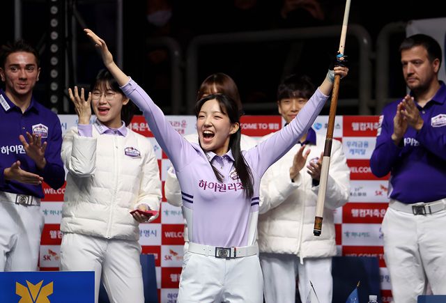 6세트에서 스롱 피아비(우리금융캐피탈)를 꺾고 기뻐하는 하이원리조트 전지우.